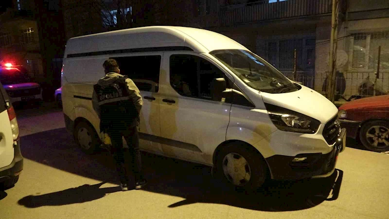 Malatya’da bir şahıs, husumetlisinin ikametini kurşunladı
