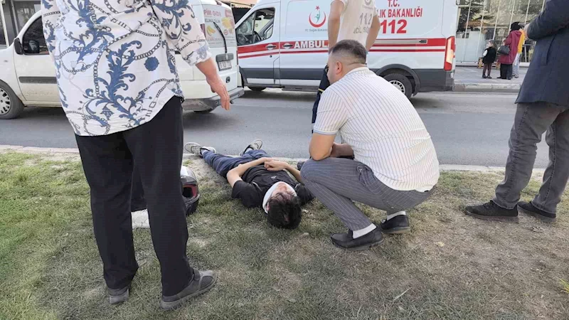 Motosikletli genç ölümden döndü
