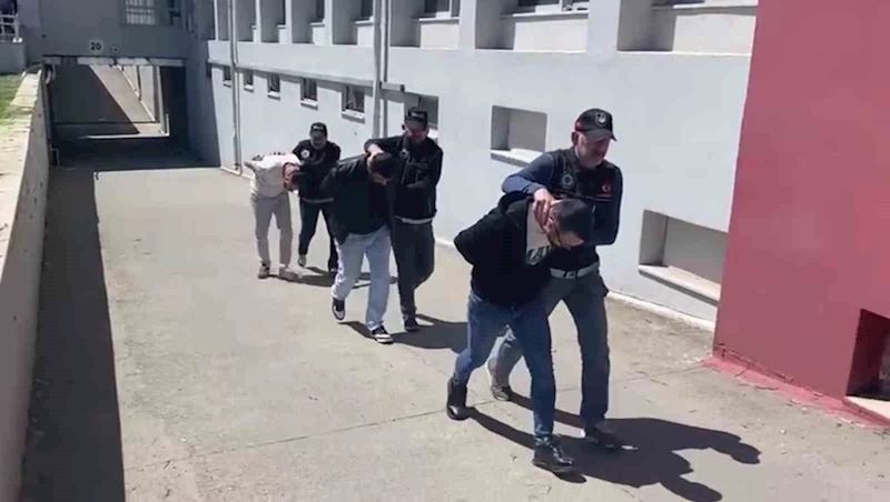 1 kilo 52 gram uyuşturucu ile yakalanan şüphelilerden 