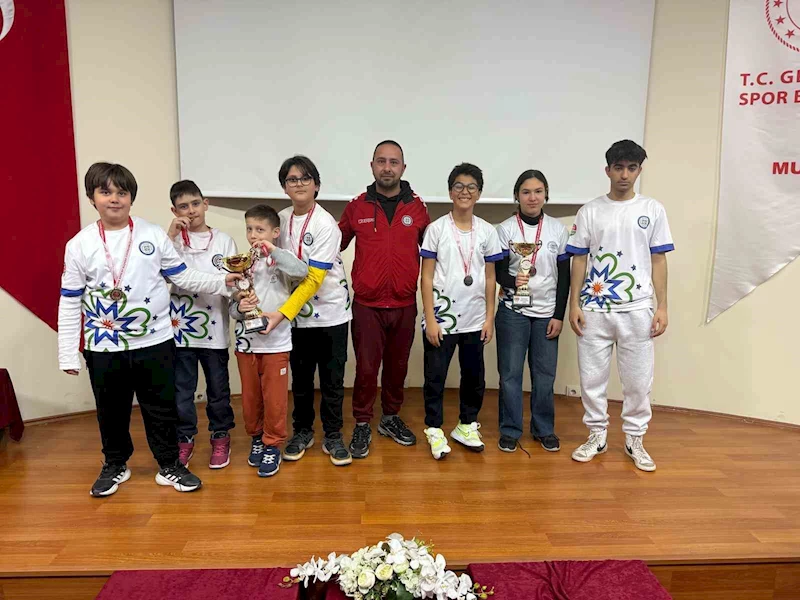 Büyükşehir sporcularından satrançta çifte başarı
