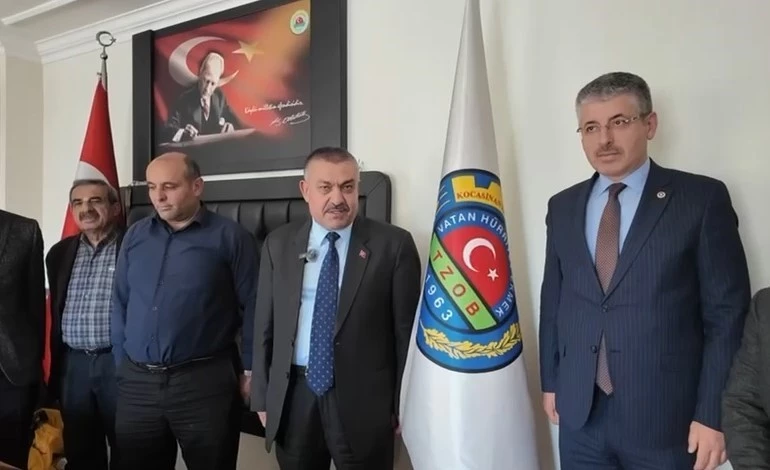Çopuroğlu; zirai don sonrası çiftçileri ziyaret etti
