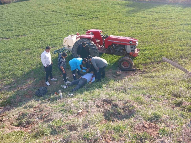 Devrilen traktörün altında kaldı, hastanede hayatını kaybetti
