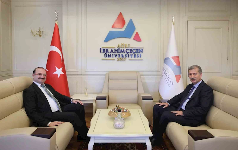 Rektör Hacımüftüoğlu’ndan mevkidaşı Rektör Gülçin’e hayırlı olsun ziyareti
