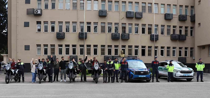 Özel gençlerden jandarmaya özel ziyaret
