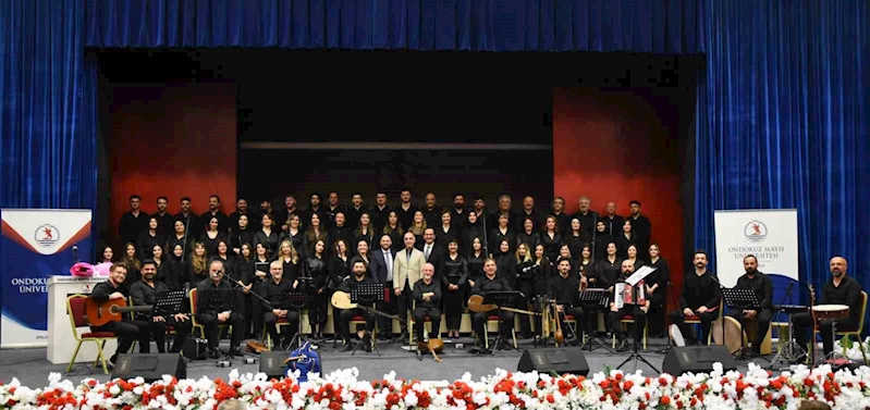 Akademisyenlerden sahne performansı
