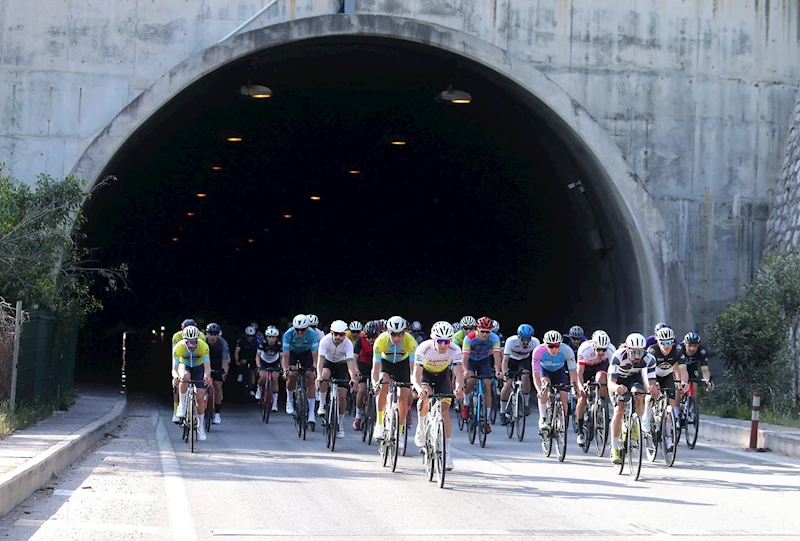 Kemer’de  pedallar dostluk için döndü
