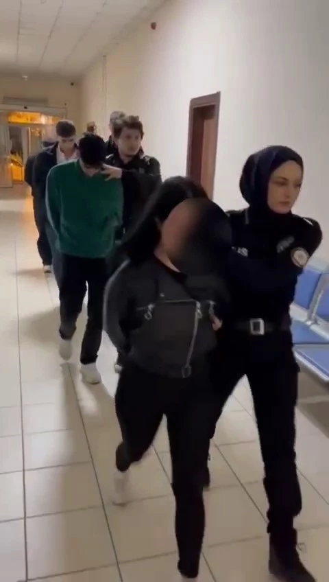 Silahla telefon gasp eden 5 şüpheli kıskıvrak yakalandı
