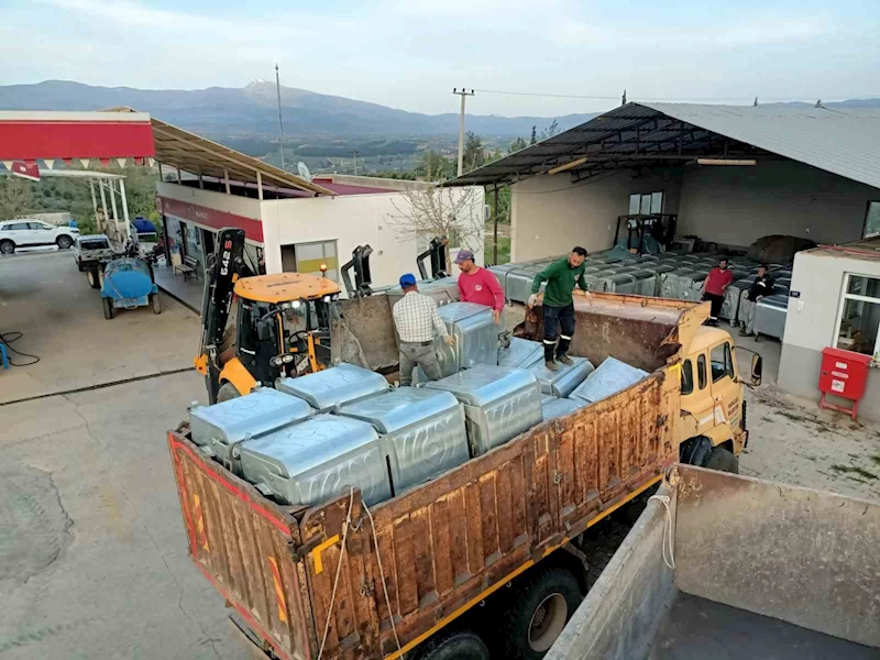 Karacasu Belediyesi’ne 100 çöp konteyneri desteği
