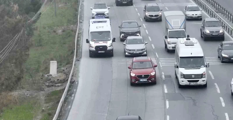 Arnavutköy’de emniyet şeridini ihlal etti, suçu kendinde değil yolda buldu
