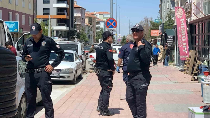 Hamile eşini bıçakla rehin aldı
