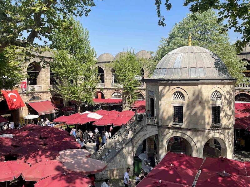 Bursa’nın tarihi çarşıları ve Hanlar Bölgesi’nde hafta sonu yoğunluğu
