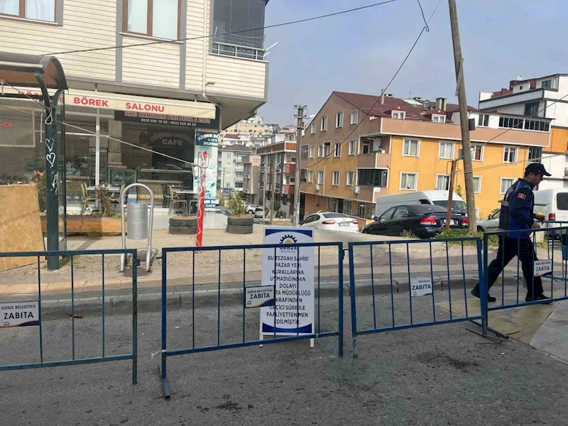 Kurallarına uymayan pazarcı esnafının tezgahı kapatıldı
