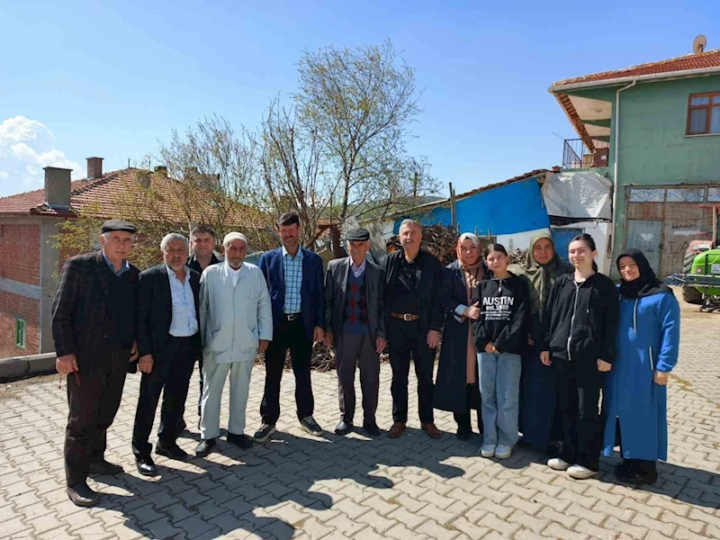 Elecik Mahallesi hac yolcularını dualarla uğurladı
