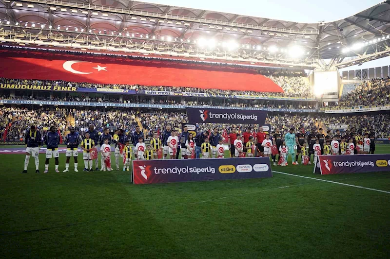 Trendyol Süper Lig: Fenerbahçe: 0 - Kayserispor: 1 (Maç devam ediyor)
