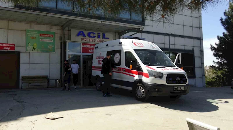 Batman’da virajı alamayan otomobil yoldan çıktı: 5 yaralı
