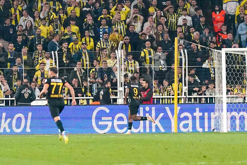 Fenerbahçe taraftarından yönetime tepki
