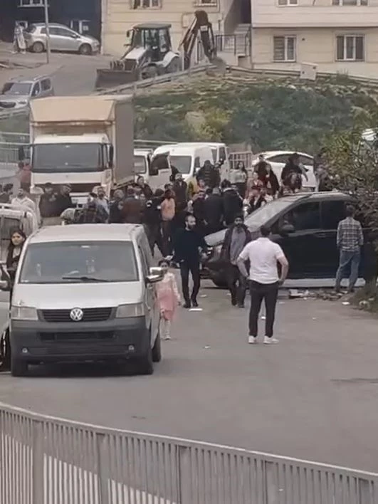 Esenyurt’ta  düğünde silahlar konuştu: Çok sayıda yaralı ve gözaltılar var
