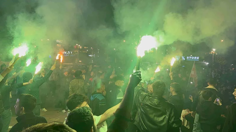 Kocaelispor taraftarı sokaklara döküldü
