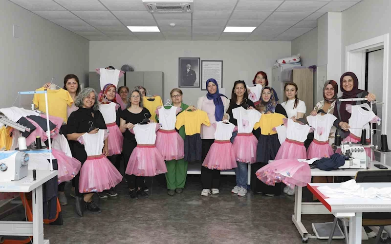Mersin’de 23 Nisan’da çocukların kıyafeti belediyeden
