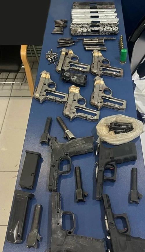 Büyükçekmece’de ruhsatsız silah operasyonu: Çok sayıda mühimmat ele geçirildi
