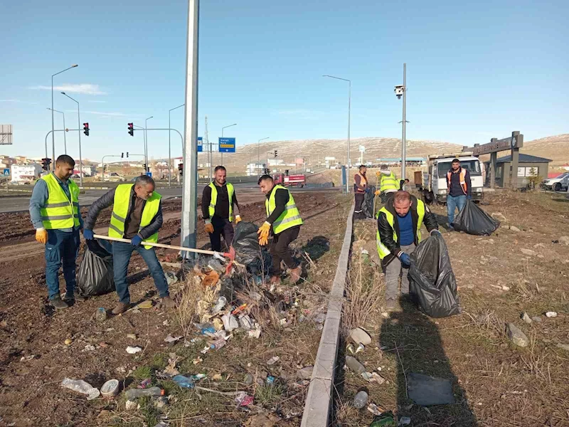 Ardahan Belediye ekipleri temizlik çalışmalarını sürdürüyor
