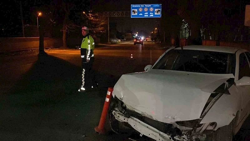 Kontrolden çıkan otomobil beton duvara çarptı: 1 yaralı
