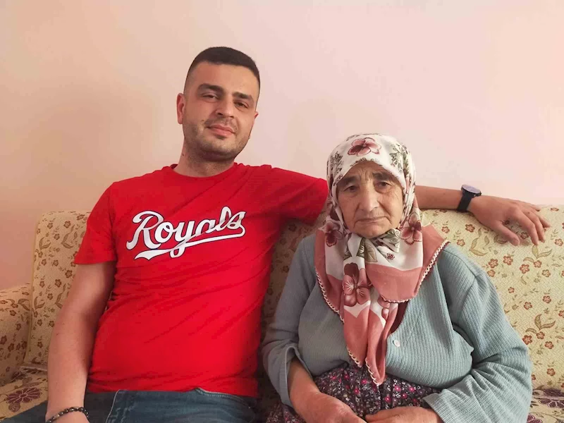 Yaşlı kadını tuzağa düşürüp 750 bin lira değerindeki altınlarını çaldılar
