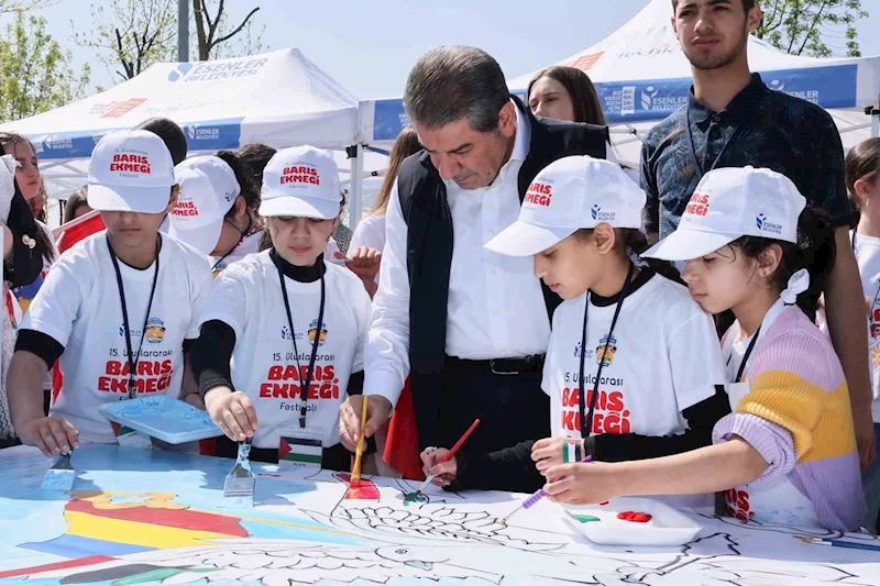 Esenler’de Barış Ekmeği Festivali renkli başladı
