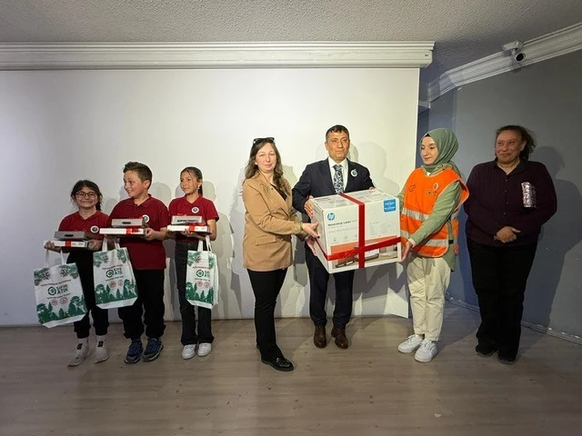 Öğrencilere bol ödüllü sıfır atık bilgi yarışması gerçekleştirildi
