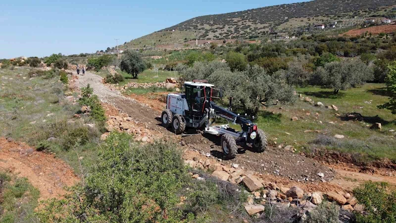 Bozdoğan’da arazi yolları bakıma alındı

