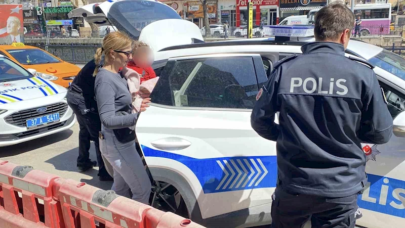 Evinde cesedi bulunan hamile kadının kocası, şehir meydanında yürürken yakalandı
