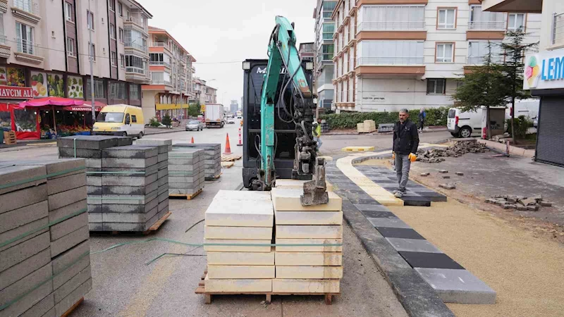 Keçiören’de kaldırımlar yenileniyor

