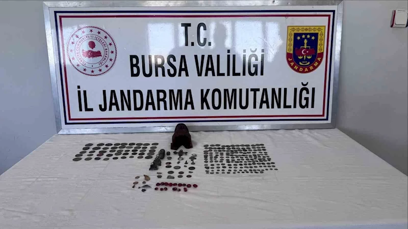 Bursa’da 226 sikke ve minyatür heykel ele geçirildi
