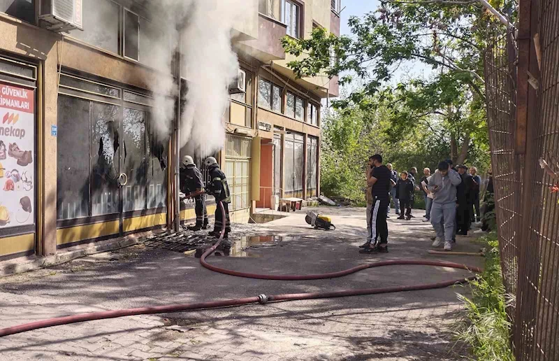 Çorlu’da işyeri yangını
