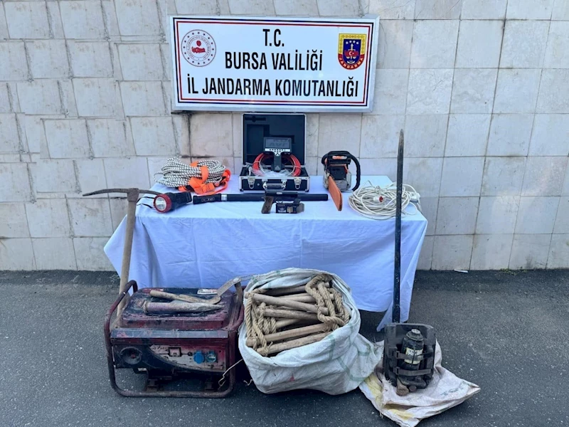 Bursa’da kaçak kazı yapan 4 kişi suçüstü yakalandı
