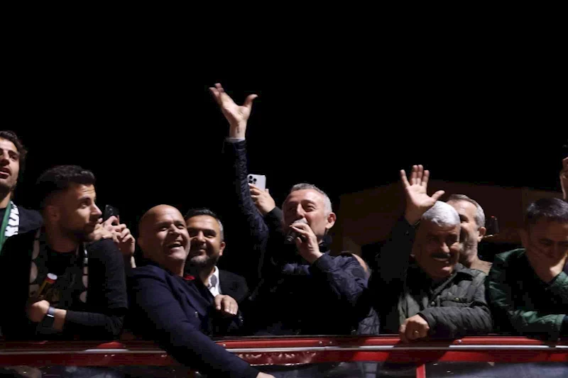Tahir Büyükakın: 