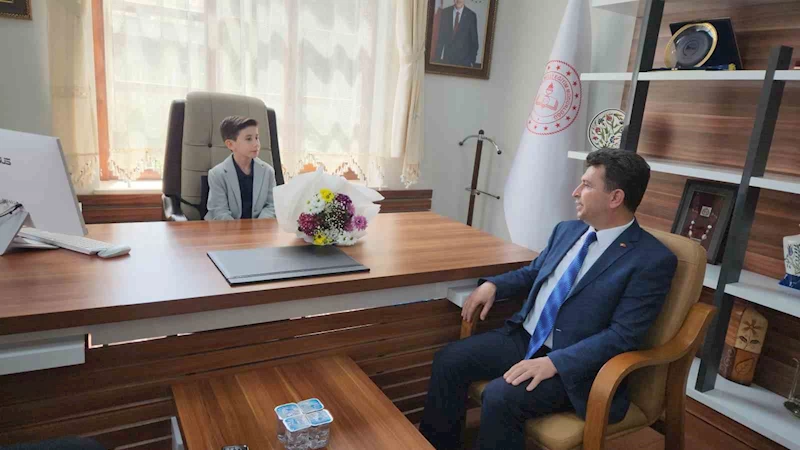 Edremit’te beklenen müdür koltuğuna oturdu
