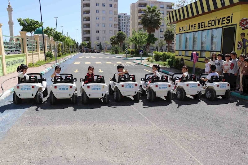 Haliliye’de minikler hem sürücü oldu hem kuralları öğrendi
