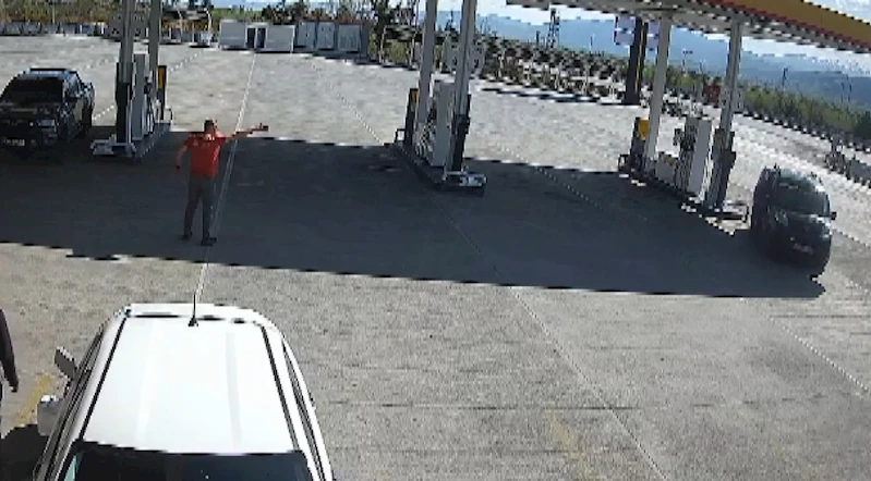 El freni çekilmeyen araç az kalsın faciaya neden oluyordu
