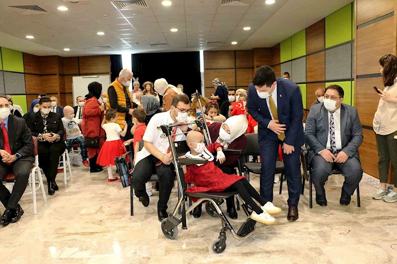 Hastanede tedavi gören çocuklar 23 Nisan’ı kutladı

