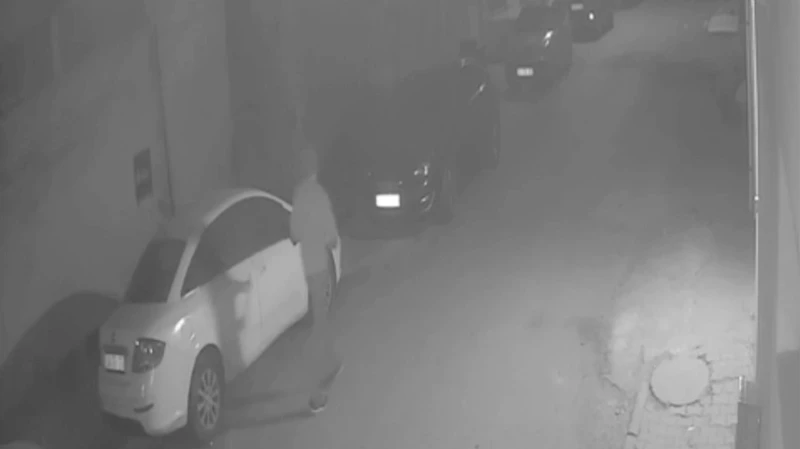 Sultangazi’de tartıştığı sürücünün aracına sopayla saldırdı: O anlar kamerada
