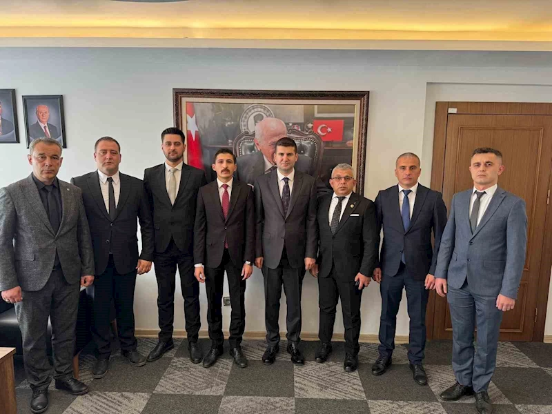 Ülkücüler hizmet binasının tapusunu aldı
