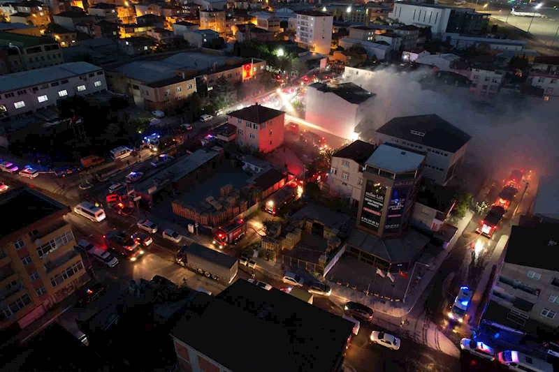 Pendik’te palet fabrikasındaki yangın söndürüldü
