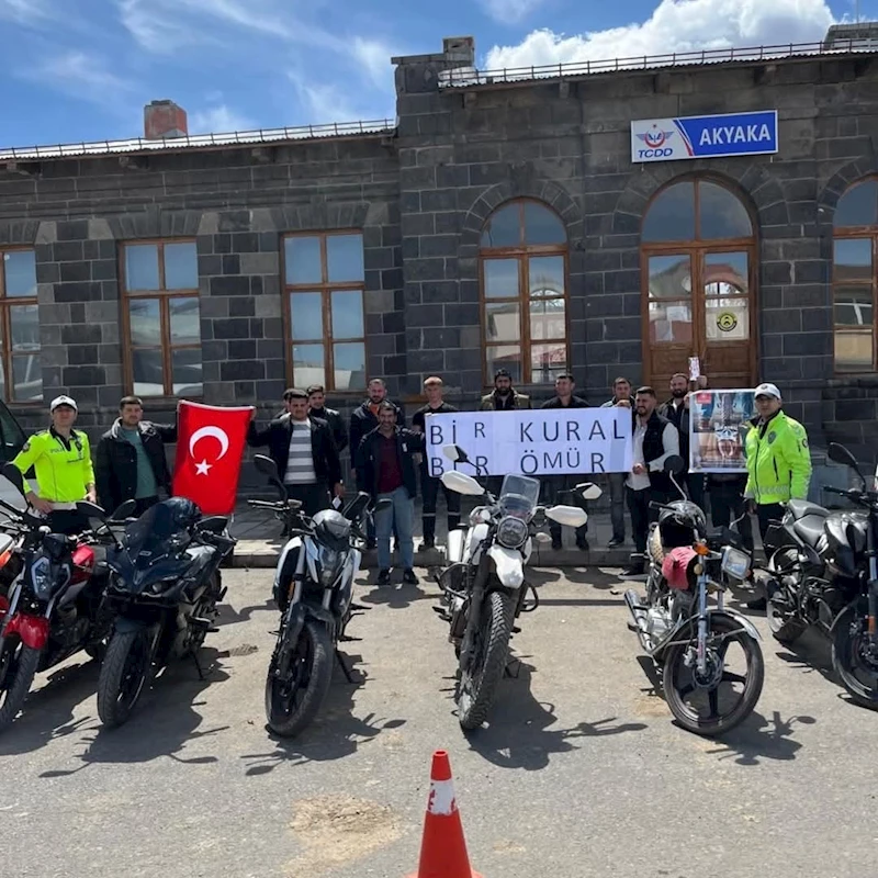 Akyaka’da motosiklet sürücüleri 