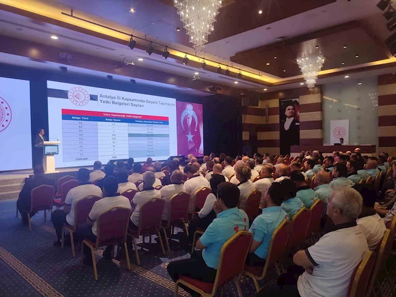 Antalya’da 300 turizm şoförüne yol güvenliği eğitimi verildi
