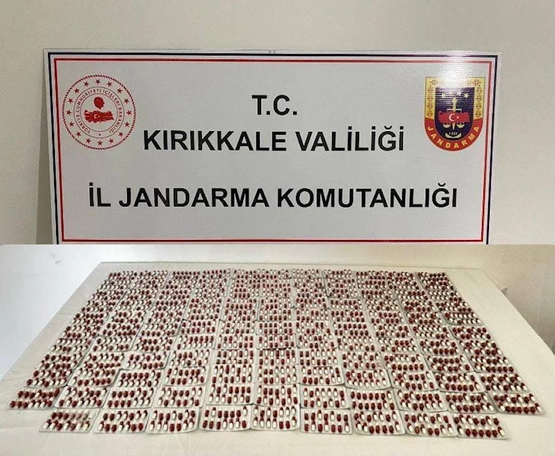 Kırıkkale’de jandarmadan uyuşturucu operasyonu: Bin 665 adet sentetik ecza hap ele geçirildi
