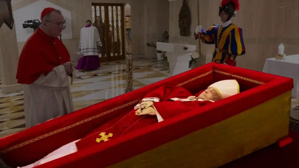 Papa Francis’in açık tabutundan fotoğraflar yayınlandı.