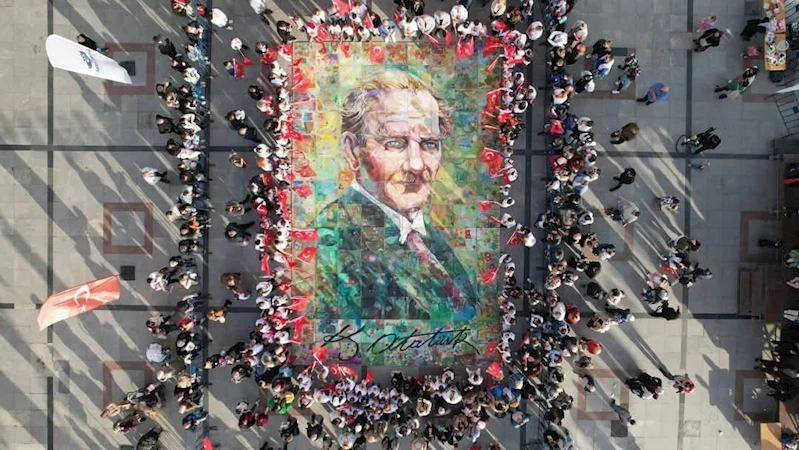 Cumhuriyet Meydanı’nda sanatla Atatürk sevgisi buluştu
