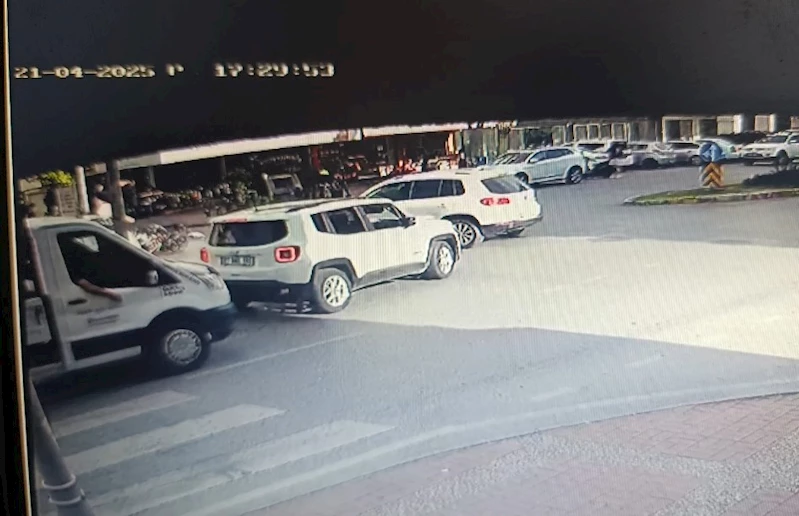 Antalya’da otomobil ile motosiklet çarpıştı, sürücü takla atarak yola savruldu
