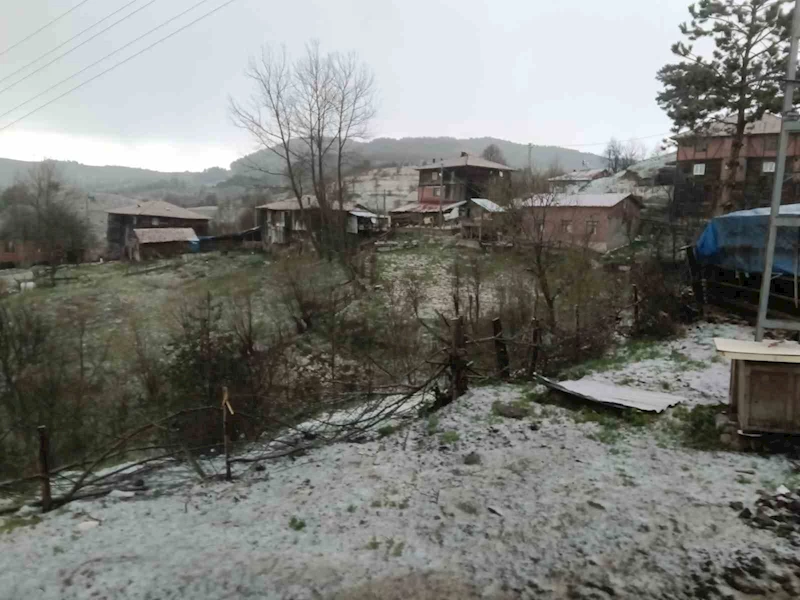 Kastamonu’da ceviz büyüklüğünde dolu yağdı
